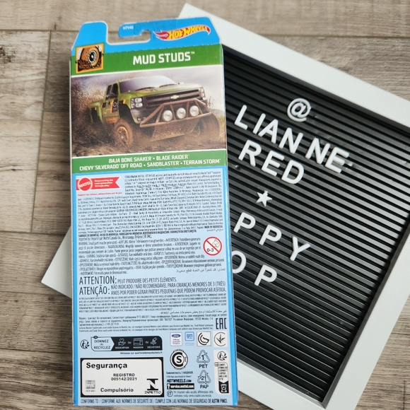 Hot Wheels Mud Studs 5 Pack - Picture 4 of 5